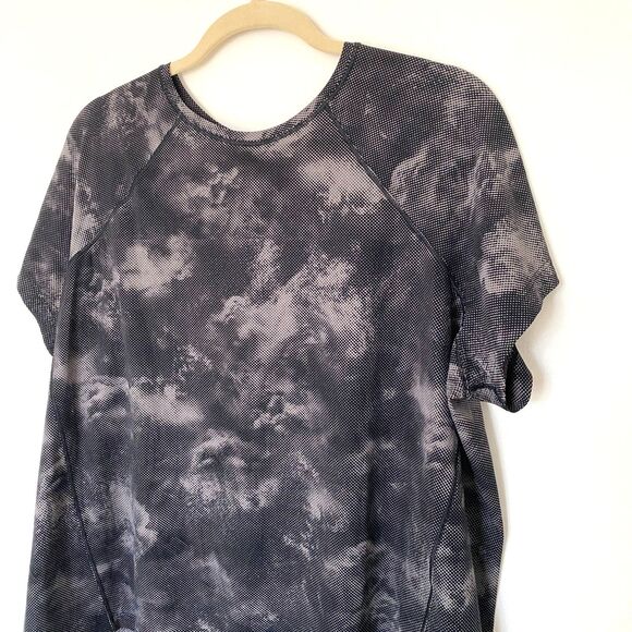 Athleta Black and Gray Ultimate Train Printed Short Sleeve Lightweight Tee Sz 1X - Picture 9 of 11